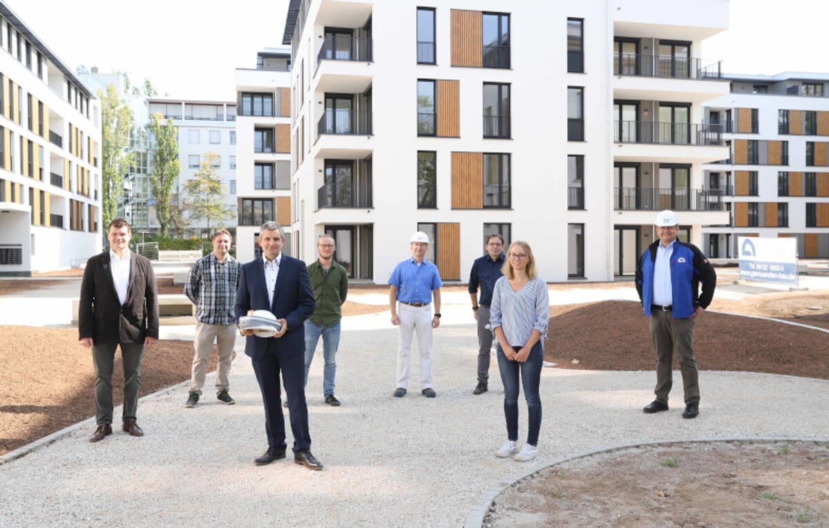 Projektpartner beim Pressetermin auf einer Baustelle in Darmstadt